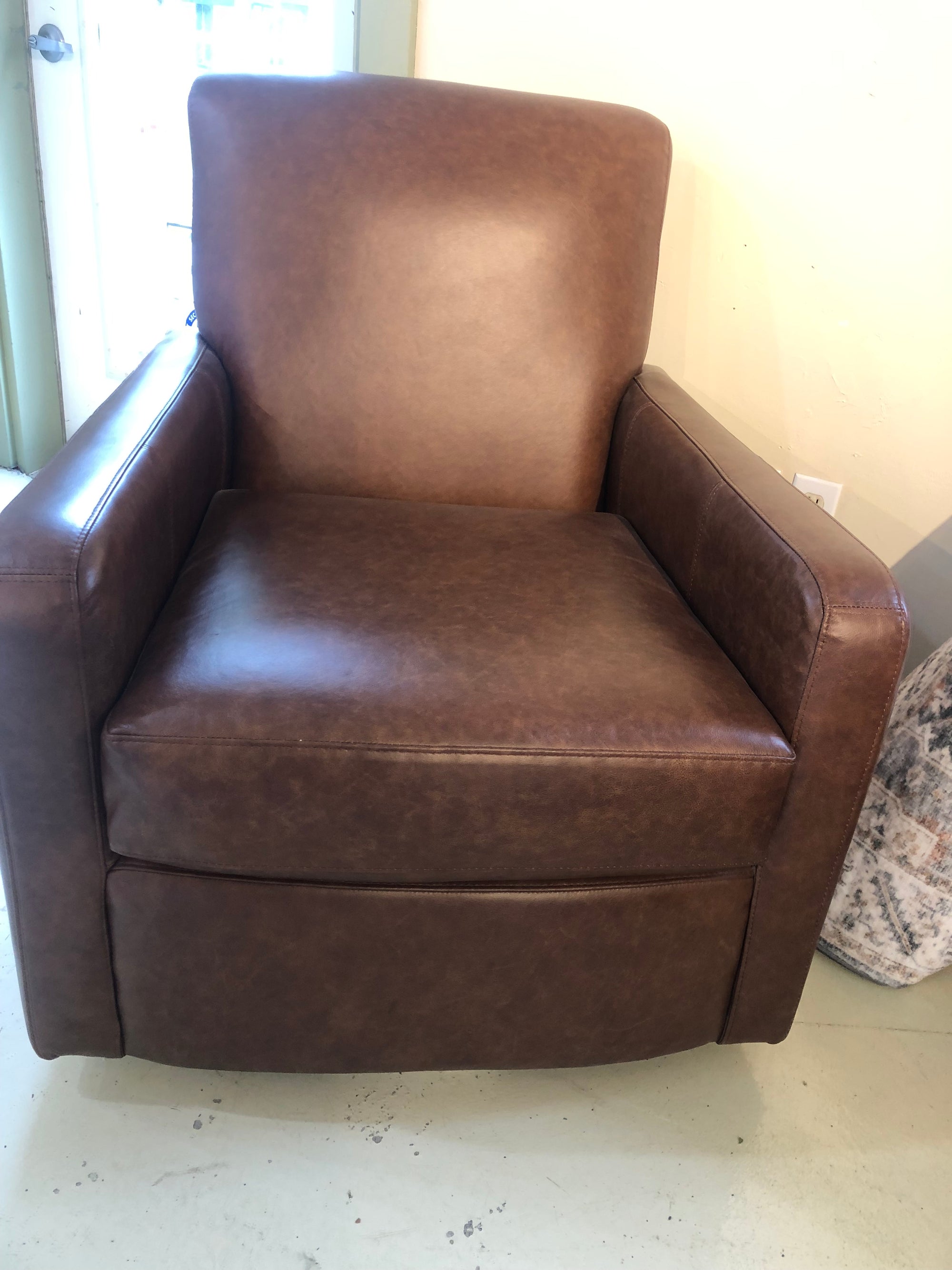 RILEY LEATHER CHAIR