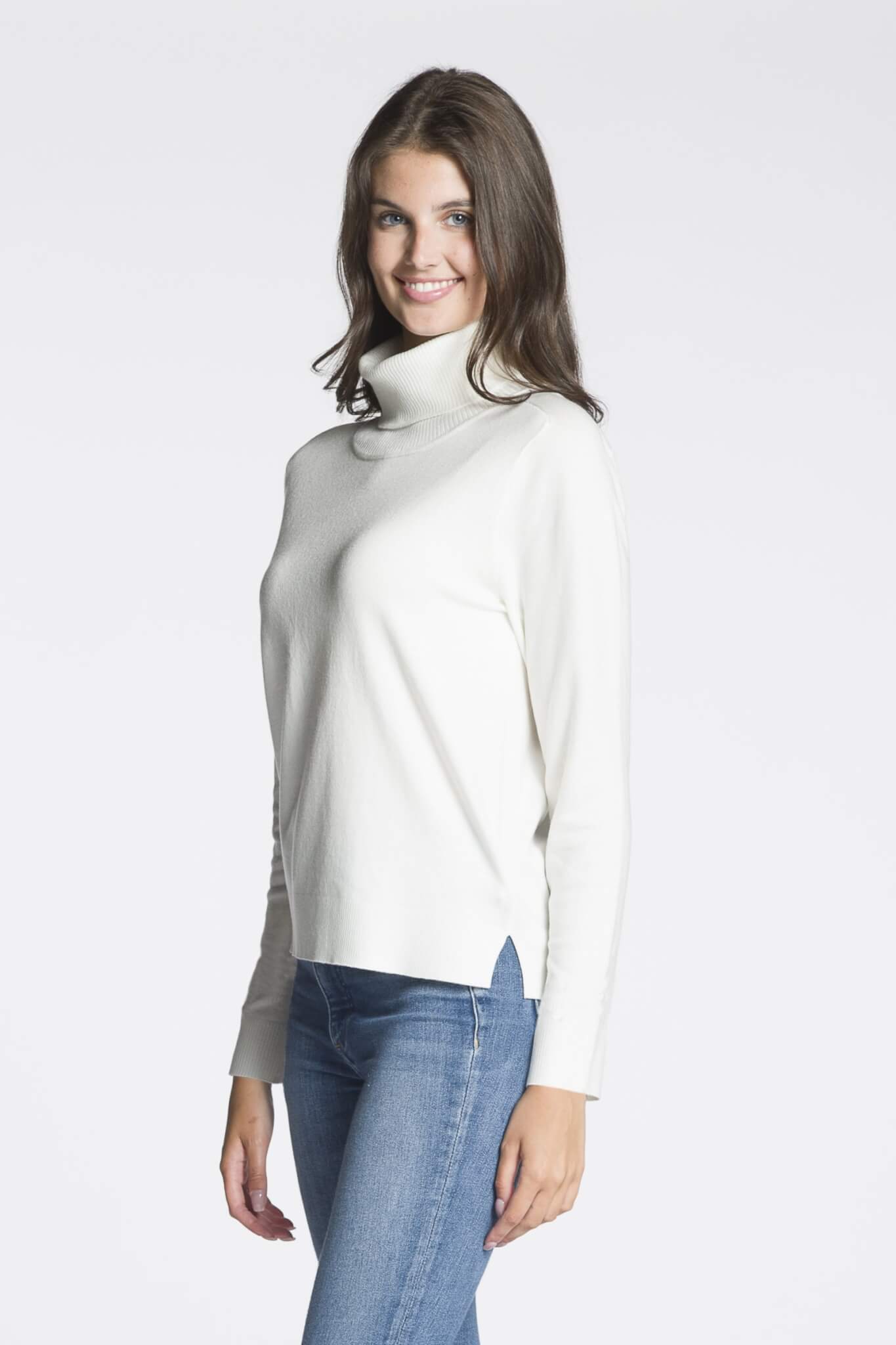 WOMEN'S TURTLE NECK SWEATER - WHITE