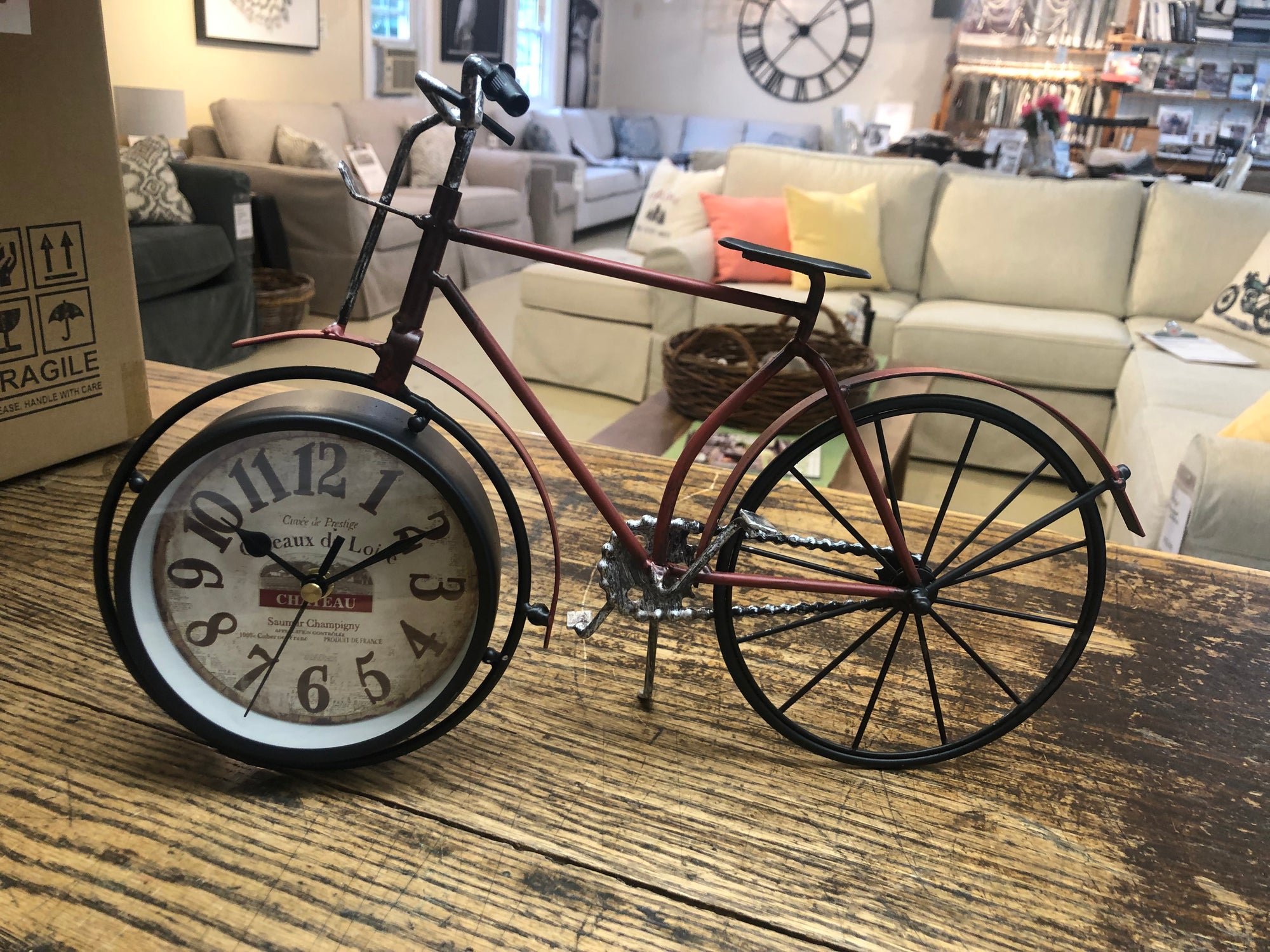 DISTRESSED RED METAL TABLE CLOCK